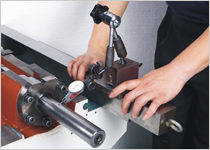 螺帽座精度校正，以確保傳動(dòng)精度。